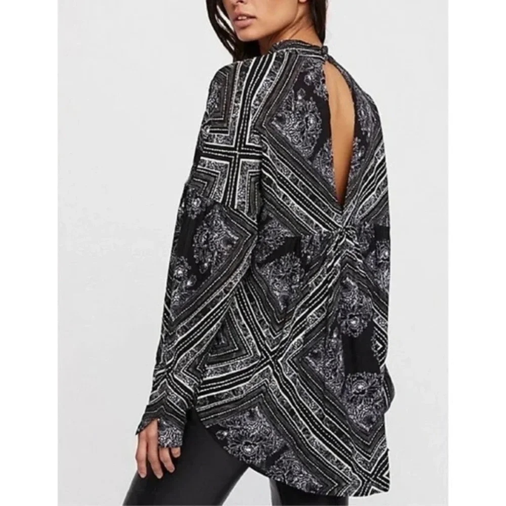 Free People Womens Top Walking on a Dream Tunic Size Medium Gray Black Geometric